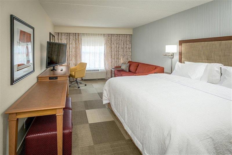 Hampton Inn Peterborough Exterior photo