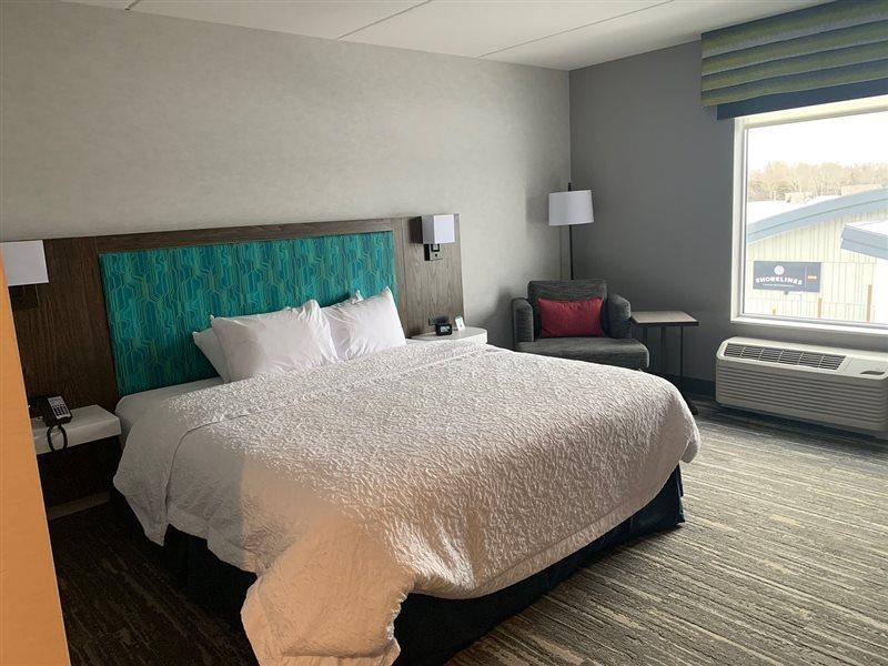 Hampton Inn Peterborough Exterior photo