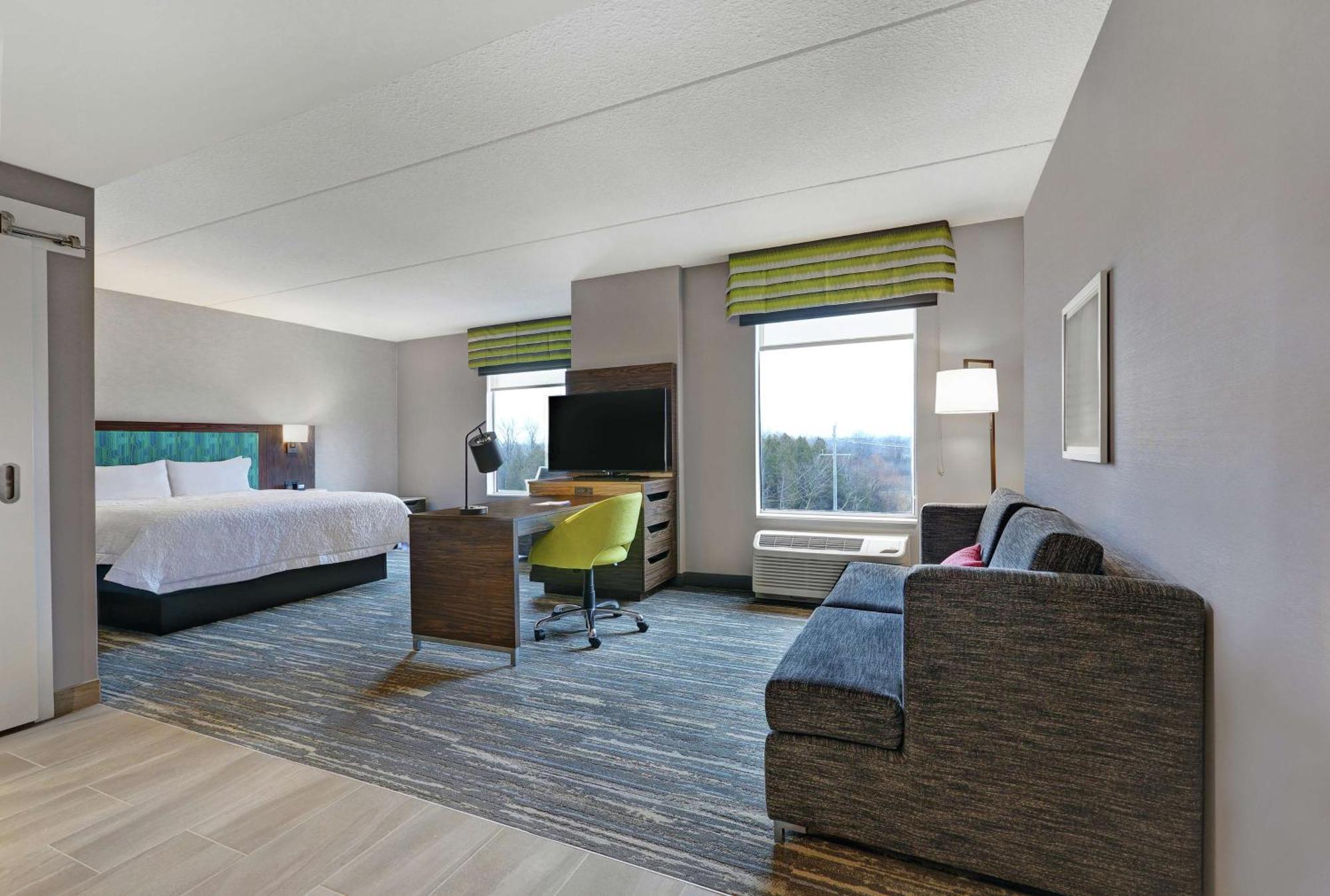 Hampton Inn Peterborough Exterior photo