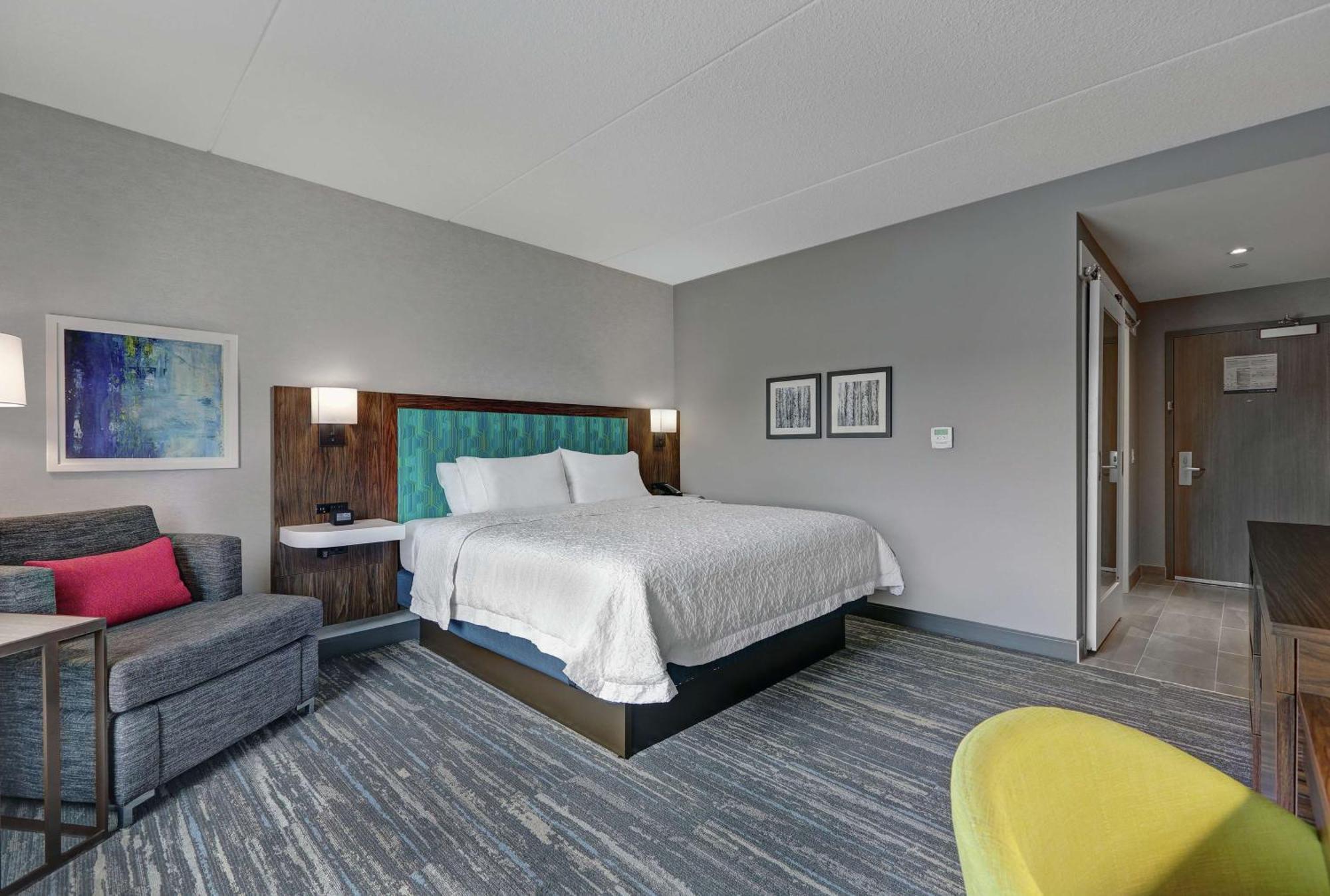 Hampton Inn Peterborough Exterior photo