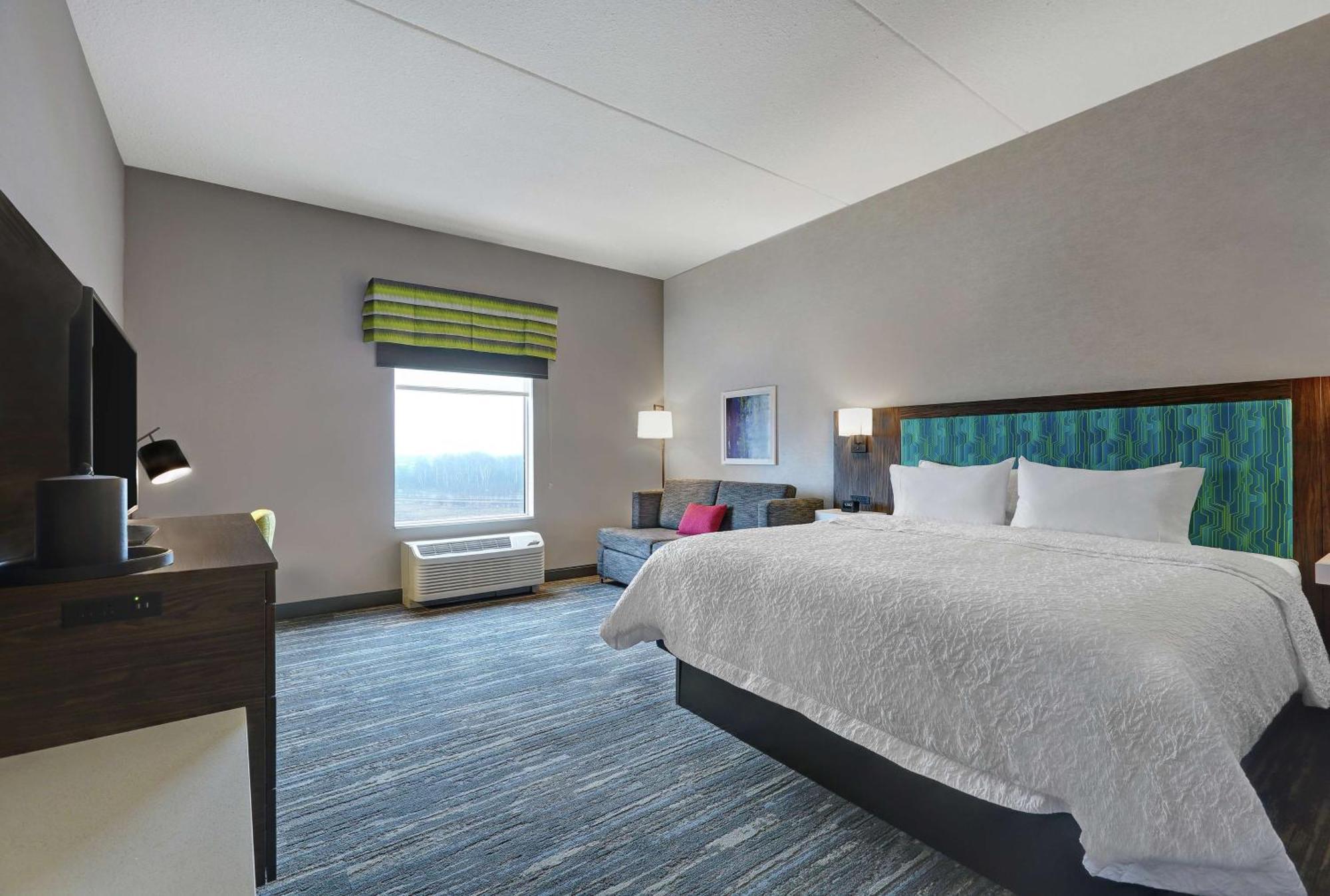 Hampton Inn Peterborough Exterior photo