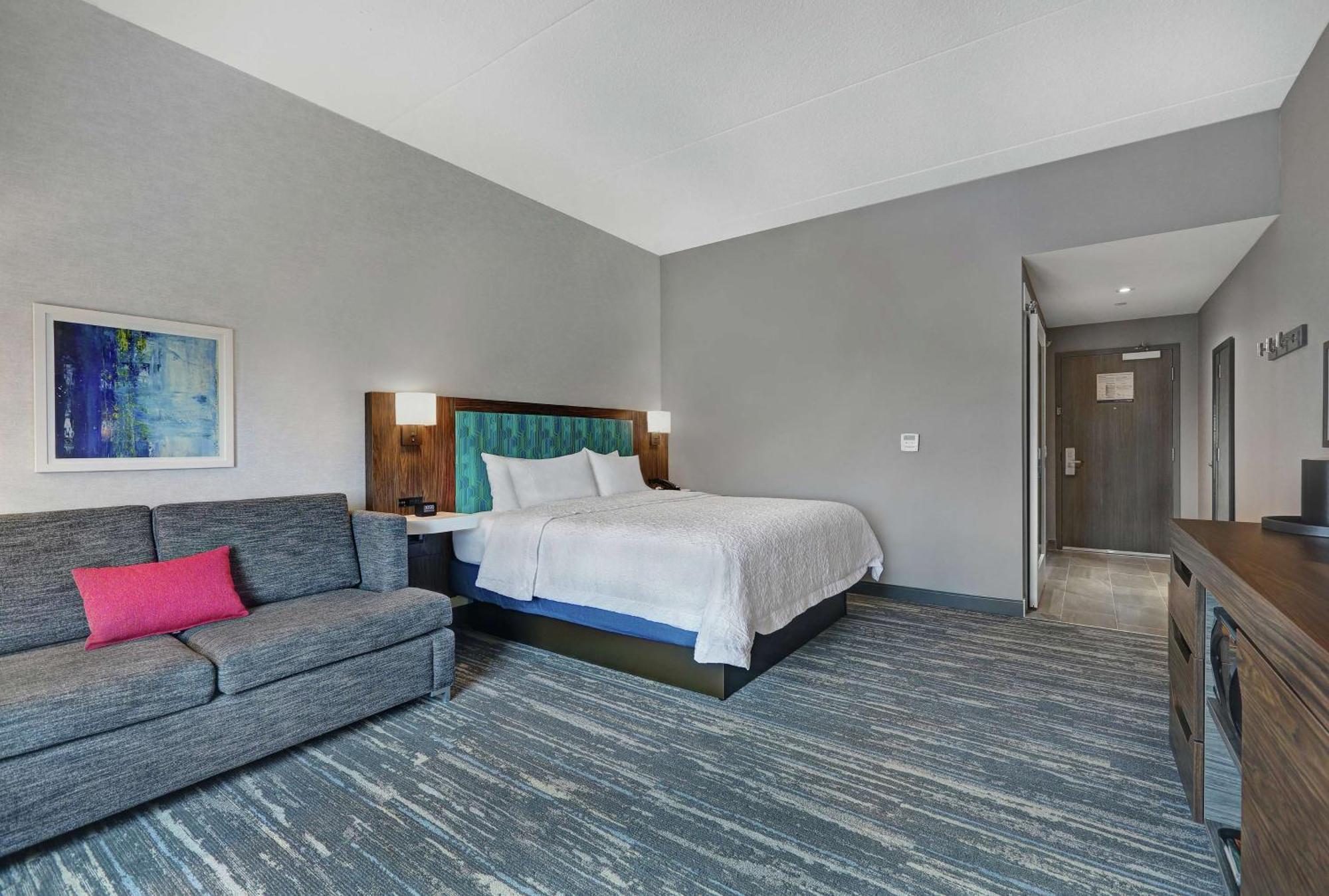 Hampton Inn Peterborough Exterior photo