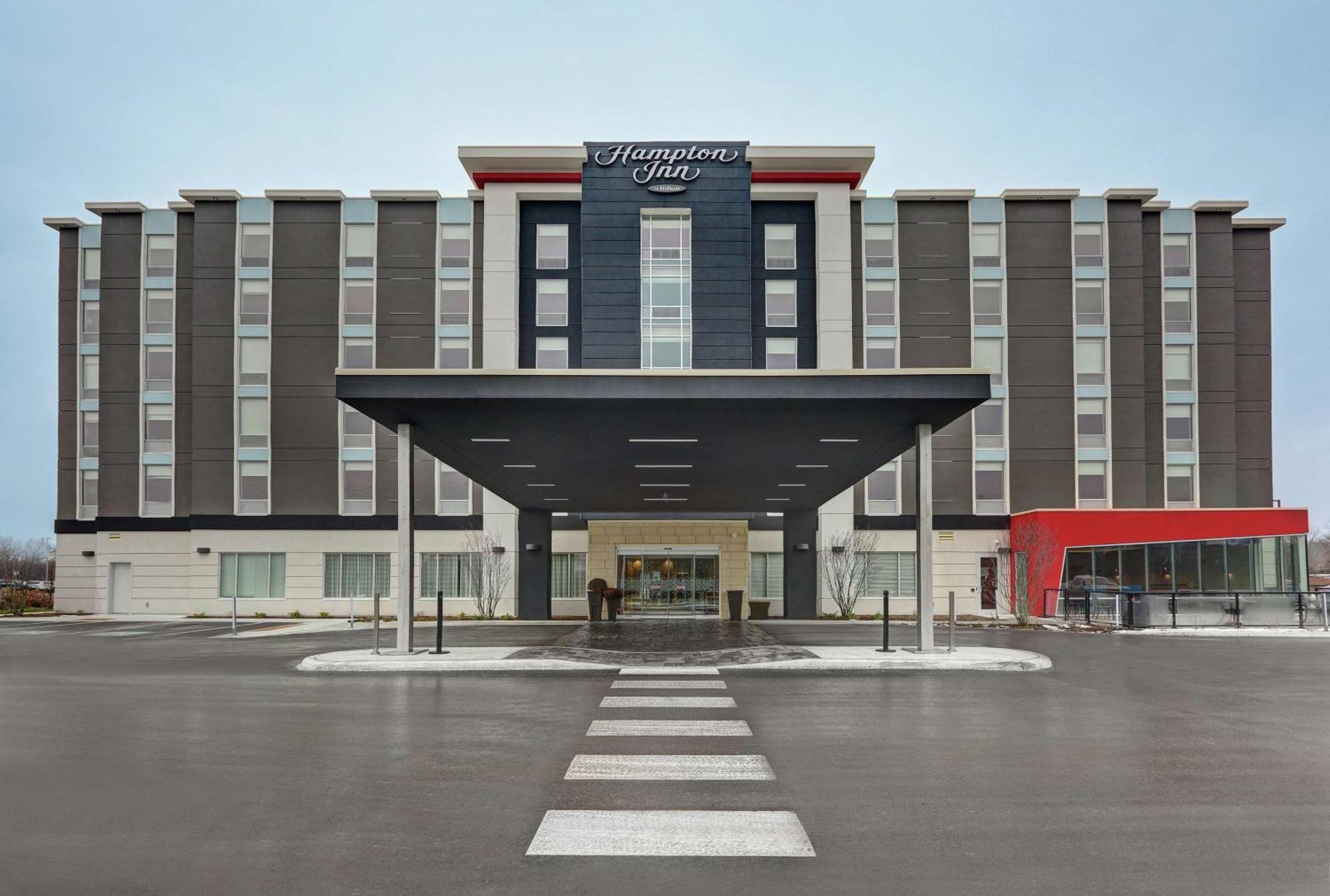 Hampton Inn Peterborough Exterior photo